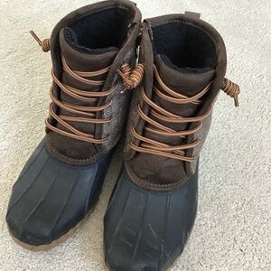 Brown herringbone winter boot